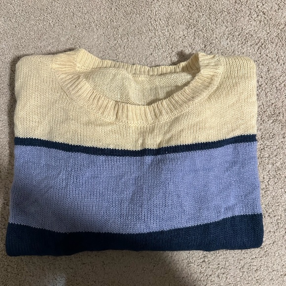 Women’s Sweater - Picture 2 of 2